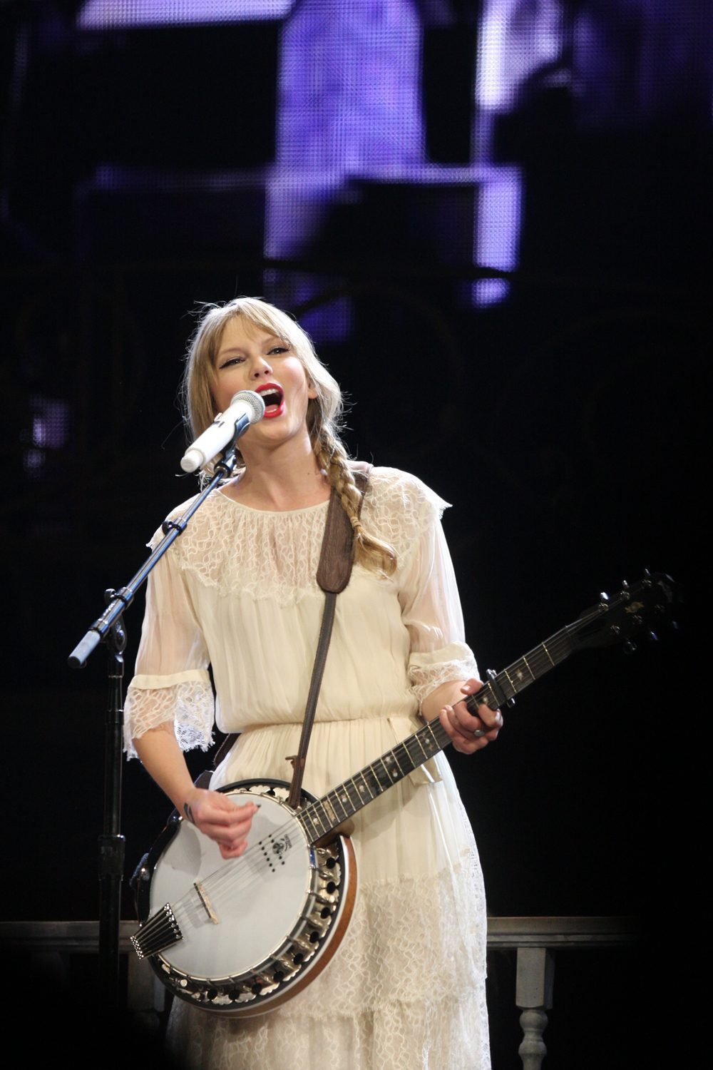 Taylor Swift performing on stage